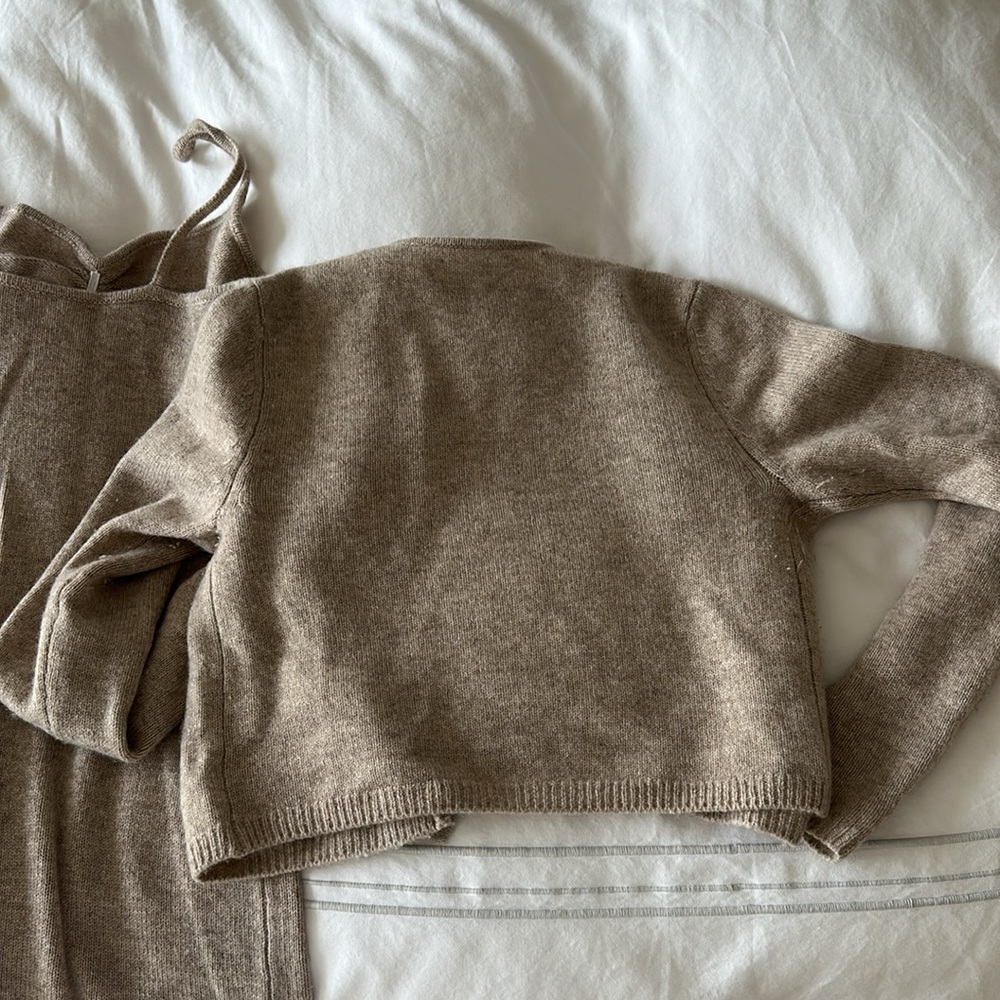 Reformation Isola Cashmere Set - Picture 9 of 9